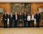 De izq a dcha., Manuel Martín, Julio Bobes, José Giner, SM. la Reina Doña Sofía, Jerónimo Saiz, Ángela Ibáñez, Mª Dolores Saiz y Guillermo Barrera.
